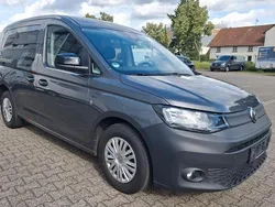 Grau Gebraucht 2022 VW Caddy Basis Van / Kleinbus | 15.290 € (Fairer Preis)