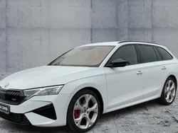 Weiß Neu 2025 Skoda Octavia RS Kombi | 44.970 € (Etwas zu teuer)