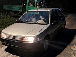 Grau Gebraucht 1993 Peugeot 106 Kleinwagen | 390 €