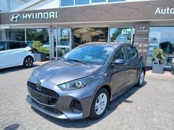 Grau Gebraucht 2024 Mazda 2 Center-Line Limousine | 22.900 € (Fairer Preis)