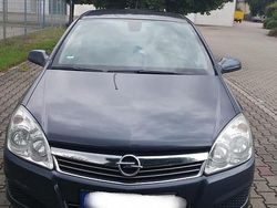 Blau Gebraucht 2007 Opel Astra Limousine | 3.000 € (Etwas zu teuer)
