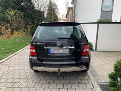 Schwarz Gebraucht 2007 Mercedes ML320 SUV | 9.800 € (Etwas zu teuer)