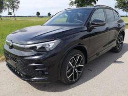 Deep black perleffekt Neu 2025 VW Tiguan R-line SUV | 53.890 € (Fairer Preis)