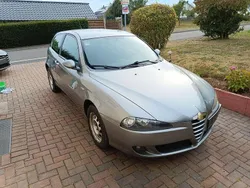 Grau Gebraucht 2005 Alfa Romeo 147 Progression Kleinwagen | 600 €