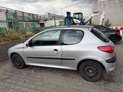 Silber Gebraucht 2003 Peugeot 206 Premium Kleinwagen | 2.500 € (Teuer)