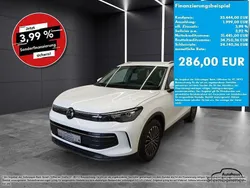 Pure white (weiß) Gebraucht 2024 VW Tiguan Life SUV | 33.444 € (Guter Preis)