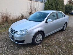 Grau Gebraucht 2007 VW Jetta Limousine | 3.200 €