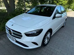 Weiß Gebraucht 2022 Mercedes B200 Van / Kleinbus | 24.000 € (Fairer Preis)