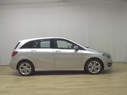 Grau Gebraucht 2018 Mercedes B250 Van / Kleinbus | 18.480 € (Guter Preis)