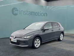 Grau Gebraucht 2024 VW Golf VIII Life Limousine | 28.395 € (Fairer Preis)