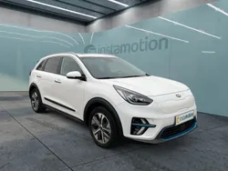 Weiß Gebraucht 2021 Kia e-Niro Spirit SUV | 24.190 € (Fairer Preis)