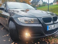 Schwarz Gebraucht 2009 BMW 320 Comfort Edition Kombi | 6.000 € (Fairer Preis)