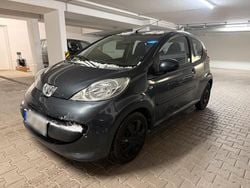 Grau Gebraucht 2007 Peugeot 107 Kleinwagen | 1.290 € (Guter Preis)