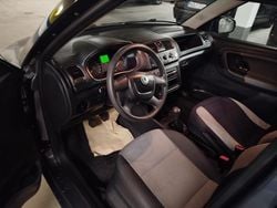 Grau Gebraucht 2012 Skoda Fabia Limousine | 3.000 €