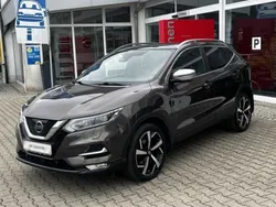 Brown metallic (metallic) Gebraucht 2017 Nissan Qashqai Tekna SUV | 15.950 € (Etwas zu teuer)