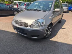 Grau Gebraucht 2005 Toyota Yaris Edition Limousine | 2.490 € (Etwas zu teuer)