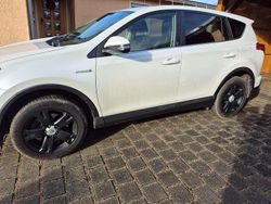 Weiß Gebraucht 2018 Toyota RAV4 Hybrid Team SUV | 21.475 € (Fairer Preis)