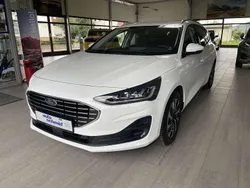 Frostweiß Gebraucht 2024 Ford Focus Titanium Kombi | 23.990 € (Guter Preis)