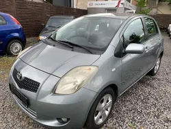 Medium silver metallic Gebraucht 2006 Toyota Yaris Executive Kleinwagen | 3.390 € (Fairer Preis)
