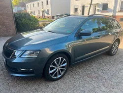 Grau Gebraucht 2017 Skoda Octavia Style Kombi | 12.000 € (Fairer Preis)