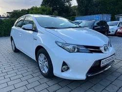 Weiß Gebraucht 2013 Toyota Auris Hybrid Life Limousine | 10.650 € (Fairer Preis)