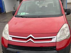 Rot Gebraucht 2011 Citroën Berlingo Attraction Van / Kleinbus | 1.990 € (Guter Preis)