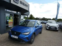 Sapphire blau metallic Gebraucht 2025 Seat Arona Style SUV | 30.600 €