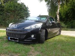 Schwarz Gebraucht 2012 Peugeot 207 CC Roland Garros Cabrio | 6.999 € (Teuer)