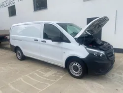 Weiß Gebraucht 2021 Mercedes Vito Van / Kleinbus | 25.942 €