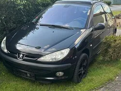 Schwarz Gebraucht 2001 Peugeot 206 Kleinwagen | 700 € (Fairer Preis)