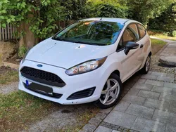 Weiß Gebraucht 2016 Ford Fiesta Trend Kleinwagen | 3.700 € (Superpreis)