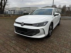 Weiß Gebraucht 2025 VW Passat Business Kombi | 31.900 € (Superpreis)