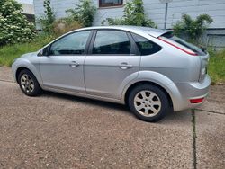 Silber Gebraucht 2009 Ford Focus Limousine | 2.800 €