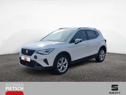 Candy weiss Gebraucht 2023 Seat Arona FR SUV | 22.840 € (Fairer Preis)