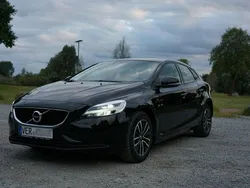 Schwarz Gebraucht 2018 Volvo V40 Momentum Kombi | 13.500 € (Guter Preis)