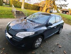 Grau Gebraucht 2010 Renault Mégane III Kombi | 3.000 € (Etwas zu teuer)