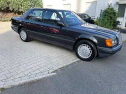 Schwarz Gebraucht 1986 Mercedes E300 Limousine | 13.900 €