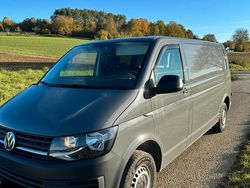 Grau Gebraucht 2018 VW Transporter Van | 19.649 €