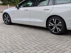 Weiß Gebraucht 2021 Volvo V60 R-Design Kombi | 29.950 € (Teuer)