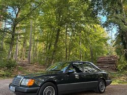 Schwarz Gebraucht 1989 Mercedes E260 Limousine | 6.450 €