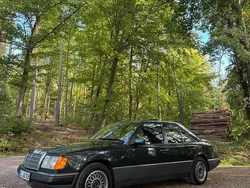 Schwarz Gebraucht 1989 Mercedes E260 Limousine | 6.800 €