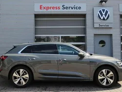 Chronosgrau metallic Gebraucht 2024 Audi Q8 e-tron Advanced SUV | 48.900 € (Superpreis)