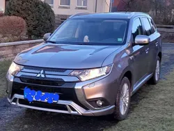 Grau Gebraucht 2020 Mitsubishi Outlander P-HEV Basis SUV | 18.800 € (Fairer Preis)