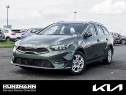 Experience green metallic Gebraucht 2025 Kia Ceed Sportswagon Vision Kombi | 25.380 € (Superpreis)