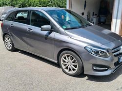 Grau Gebraucht 2015 Mercedes B220 Van / Kleinbus | 12.500 € (Fairer Preis)