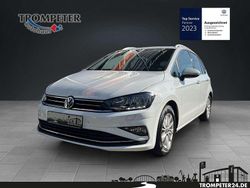 Pure white Gebraucht 2018 VW Golf Sportsvan Comfortline Van / Kleinbus | 18.480 € (Etwas zu teuer)