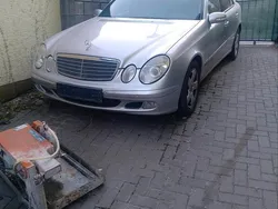 Grau Gebraucht 2004 Mercedes E220 Limousine | 4.300 € (Fairer Preis)