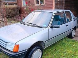 Silber Gebraucht 1994 Peugeot 205 Kleinwagen | 666 €