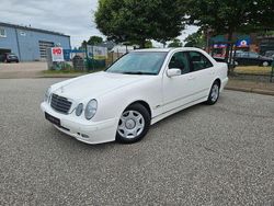 Weiß Gebraucht 2001 Mercedes E200 Classic Limousine | 7.999 € (Teuer)