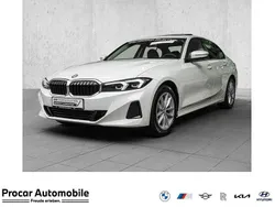 Weiß Gebraucht 2024 BMW 318 Shadowline Limousine | 35.880 € (Fairer Preis)